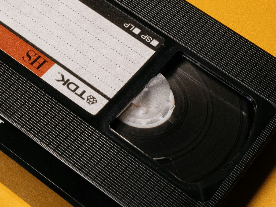Ausschnitt aus einer VHS Videokassette Marke TDK