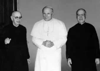 Kundenfoto mit Papst Johannes und Kardinäle des Jesuitenordens.
