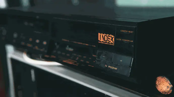 zwei Videorecorder zum Sichten von vhs kassetten